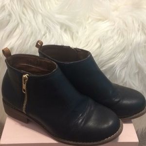 Girls boots